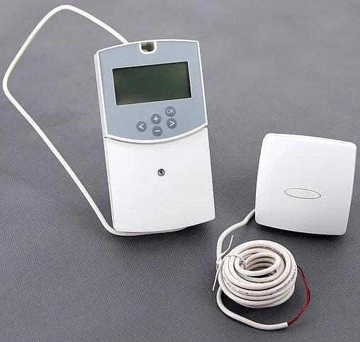 Погодозависимый контроллер для смесительных узлов 230В WATTS CC-HС Climatic Control-HС 10021172