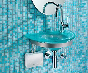 Водонагреватель проточный электрический Electrolux NP 4 Aquatronic 2.0 Водонагреватель проточный электрический Electrolux NP 4 Aquatronic 2.0, 3