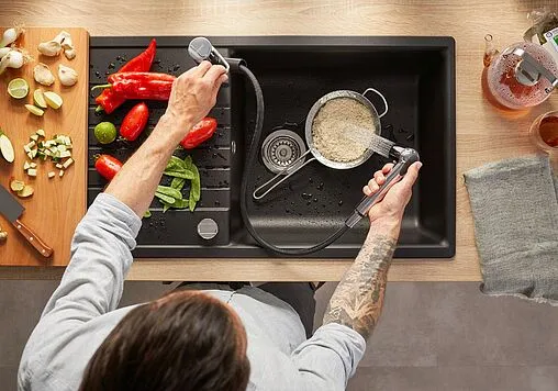 Смеситель для кухни с выдвижным изливом Blanco Blancowega-S II белый/хром 526421