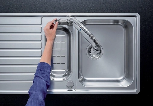 Смеситель для кухни с гибким изливом Blanco Solenta-S Senso рычаг справа хром 522406