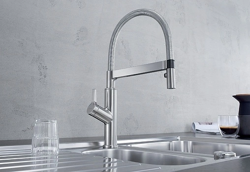 Смеситель для кухни с гибким изливом Blanco Solenta-S Senso рычаг справа хром 522406