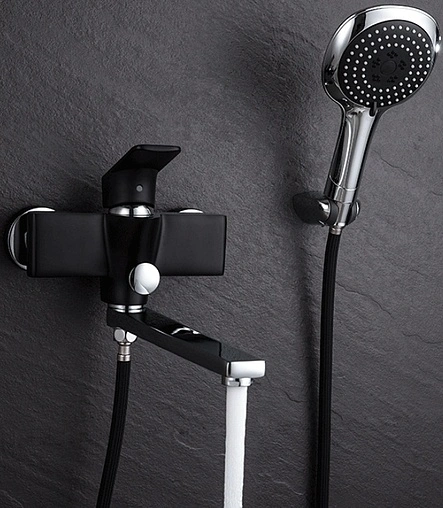 Смеситель для ванны с длинным изливом D&K Berlin Technische чёрный/хром DA1433315 Смеситель для ванны с длинным изливом D&K Berlin Technische чёрный/хром DA1433315