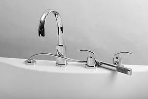 Смеситель на борт ванны на 4 отверстия Aquanet Wide W78 хром 2050178CP Смеситель на борт ванны на 4 отверстия Aquanet Wide W78 хром 2050178CP, 3