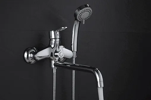 Смеситель для ванны с длинным изливом D&K Rhein Marx хром DA1393301 Смеситель для ванны с длинным изливом D&K Rhein Marx хром DA1393301