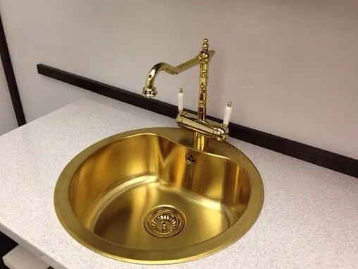 Смеситель для кухни с подключением к фильтру Omoikiri Amagasaki-G золото 4994019 Смеситель для кухни с подключением к фильтру Omoikiri Amagasaki-G золото 4994019