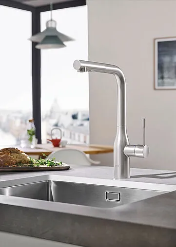Смеситель для кухни с выдвижным изливом Grohe Essence New хром матовый 30270DC0 Смеситель для кухни с выдвижным изливом Grohe Essence New хром матовый 30270DC0