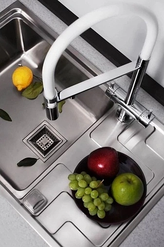 Смеситель для кухни с подключением к фильтру Omoikiri Kanto C хром/белый 4994015