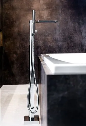 Смеситель для ванны напольный Ravak Chrome хром X070101