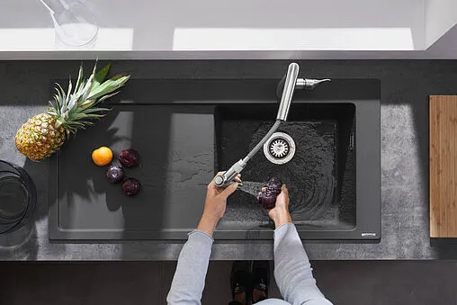 Смеситель для кухни с выдвижным изливом Hansgrohe Metris M71 220 2jet хром 73800000