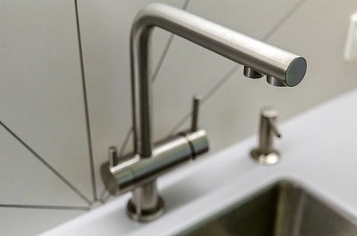 Смеситель для кухни с подключением к фильтру Omoikiri Nagano-BN нержавеющая сталь 4994011