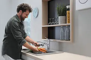 Смеситель для кухни с выдвижным изливом Hansgrohe Focus M42 150 1jet хром 71814000 Смеситель для кухни с выдвижным изливом Hansgrohe Focus M42 150 1jet хром 71814000, 4