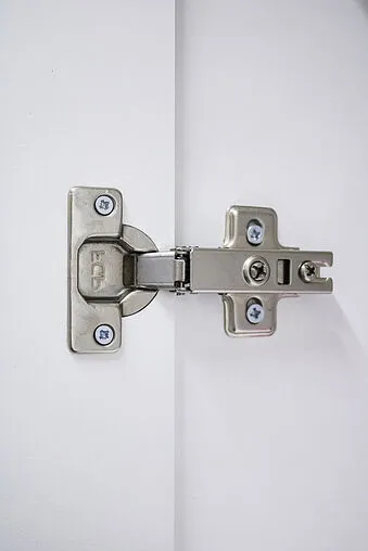 Шкаф-пенал напольный Айсберг Классик 30 L белый DA1007P