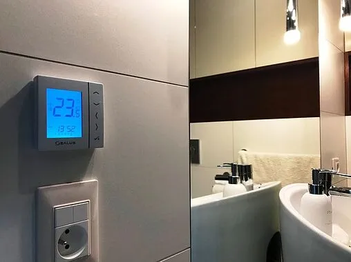 Беспроводной комнатный терморегулятор ZigBee Salus SMART HOME черный VS20BRF