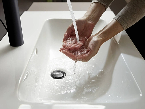 Смеситель для раковины Hansgrohe Vernis Blend 100 чёрный матовый 71551670 Смеситель для раковины Hansgrohe Vernis Blend 100 чёрный матовый 71551670