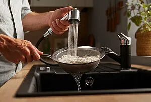 Смеситель для кухни с выдвижным изливом Blanco Blancowega-S II чёрный/хром 526428 Смеситель для кухни с выдвижным изливом Blanco Blancowega-S II чёрный/хром 526428, 3