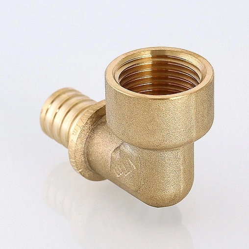 Уголок аксиальный переходной 16мм x ½"в Valtec VTm.452.G.001604