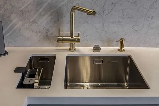 Смеситель для кухни с подключением к фильтру Omoikiri Nagano-LG светлое золото 4994178 Смеситель для кухни с подключением к фильтру Omoikiri Nagano-LG светлое золото 4994178