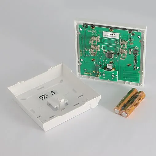 Беспроводной комнатный терморегулятор Uni-fitt белый 346M2000