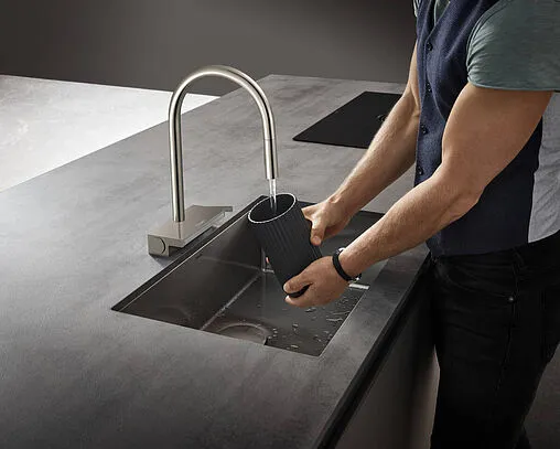 Смеситель для кухни с выдвижным изливом Hansgrohe Aquno Select M81 170 3jet sBox под сталь 73831800