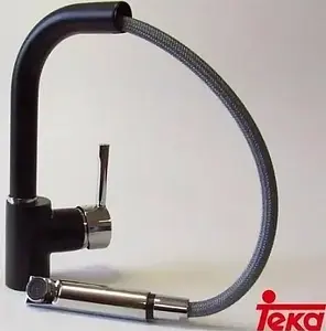 Смеситель для кухни с выдвижным изливом Teka ARK 938 чёрная эмаль/хром 23938120N Смеситель для кухни с выдвижным изливом Teka ARK 938 чёрная эмаль/хром 23938120N, 3