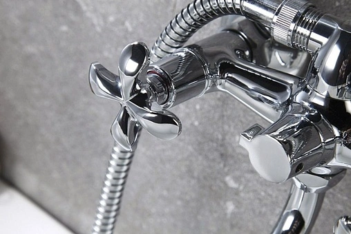 Смеситель для ванны с длинным изливом Lemark Flora хром LM0151C