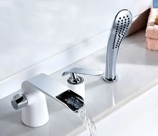 Смеситель на борт ванны на 3 отверстия Lemark Melange белый/хром LM4945CW