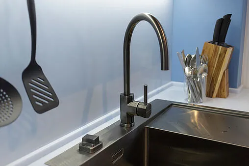 Смеситель для кухни Omoikiri Wakayama GM вороненая сталь 4994290 Смеситель для кухни Omoikiri Wakayama GM вороненая сталь 4994290