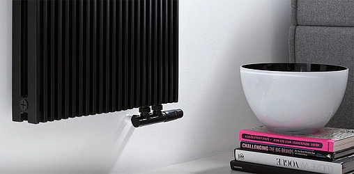 Узел нижнего подключения радиатора терморегулирующий угловой правый М22x1.5 x ¾"ек (½"н) Schlosser Duo-Plex черный Ral 9005 602100101