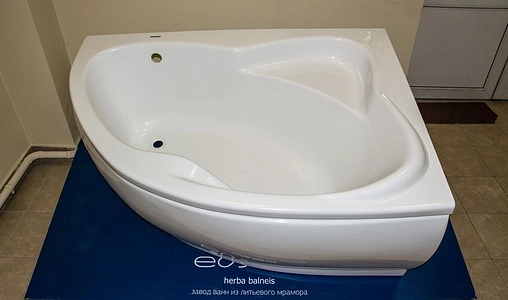 Ванна из искусственного камня Esse Flores 149x101.5 (103) L белый EFLL1490