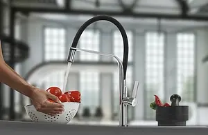 Смеситель для кухни с гибким изливом Teka FO 997 чёрный/хром 62997020FN Смеситель для кухни с гибким изливом Teka FO 997 чёрный/хром 62997020FN, 3