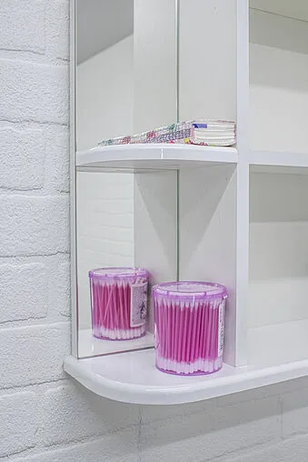 Шкаф-зеркало Айсберг Волна 1-55 R белый DA1033HZ