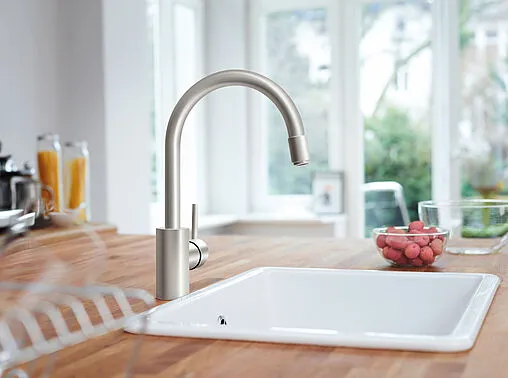 Смеситель для кухни с выдвижным изливом Grohe Concetto хром матовый 32663DC1
