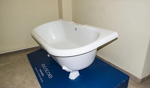 Ванна из искусственного камня Esse Capri 170x75 ножки белые