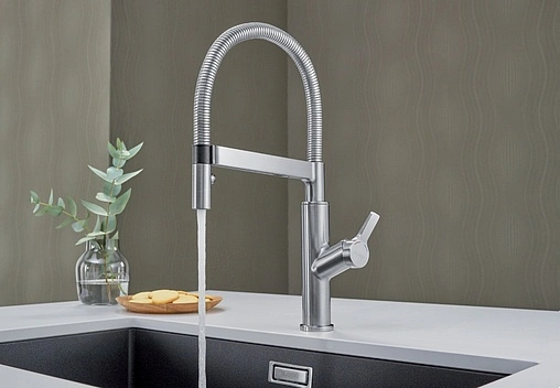 Смеситель для кухни с гибким изливом Blanco Solenta-S Senso рычаг справа хром 522406