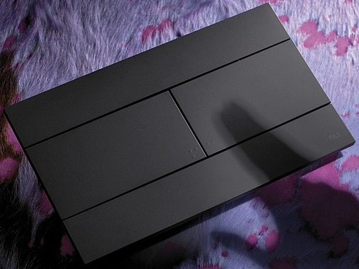 Клавиша смыва для унитаза OLI Slim 886040 черный матовый Клавиша смыва для унитаза OLI Slim 886040 черный матовый