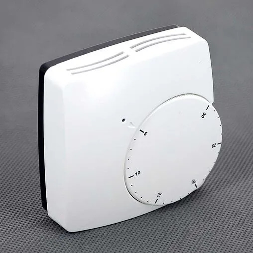 Проводной комнатный терморегулятор НЗ 230В WATTS WFHT-Basic + белый 10021100