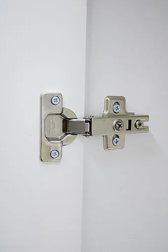 Шкаф-пенал напольный Айсберг Волна 30 L белый DA1005P