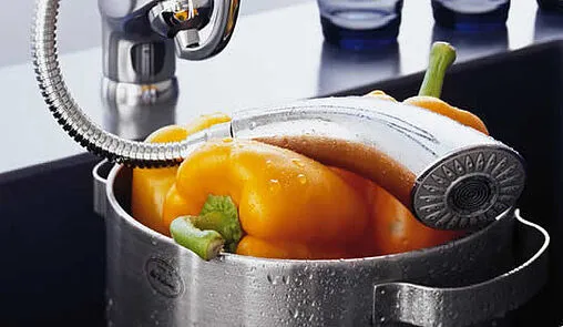 Смеситель для кухни с выдвижным изливом Grohe K4 хром 33782000 Смеситель для кухни с выдвижным изливом Grohe K4 хром 33782000