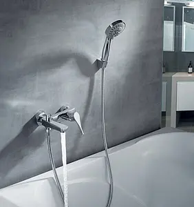 Смеситель для ванны Rossinka хром RS34-31, 3