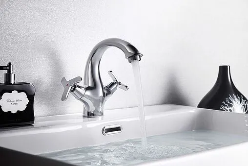 Смеситель для раковины Rossinka хром RS40-61